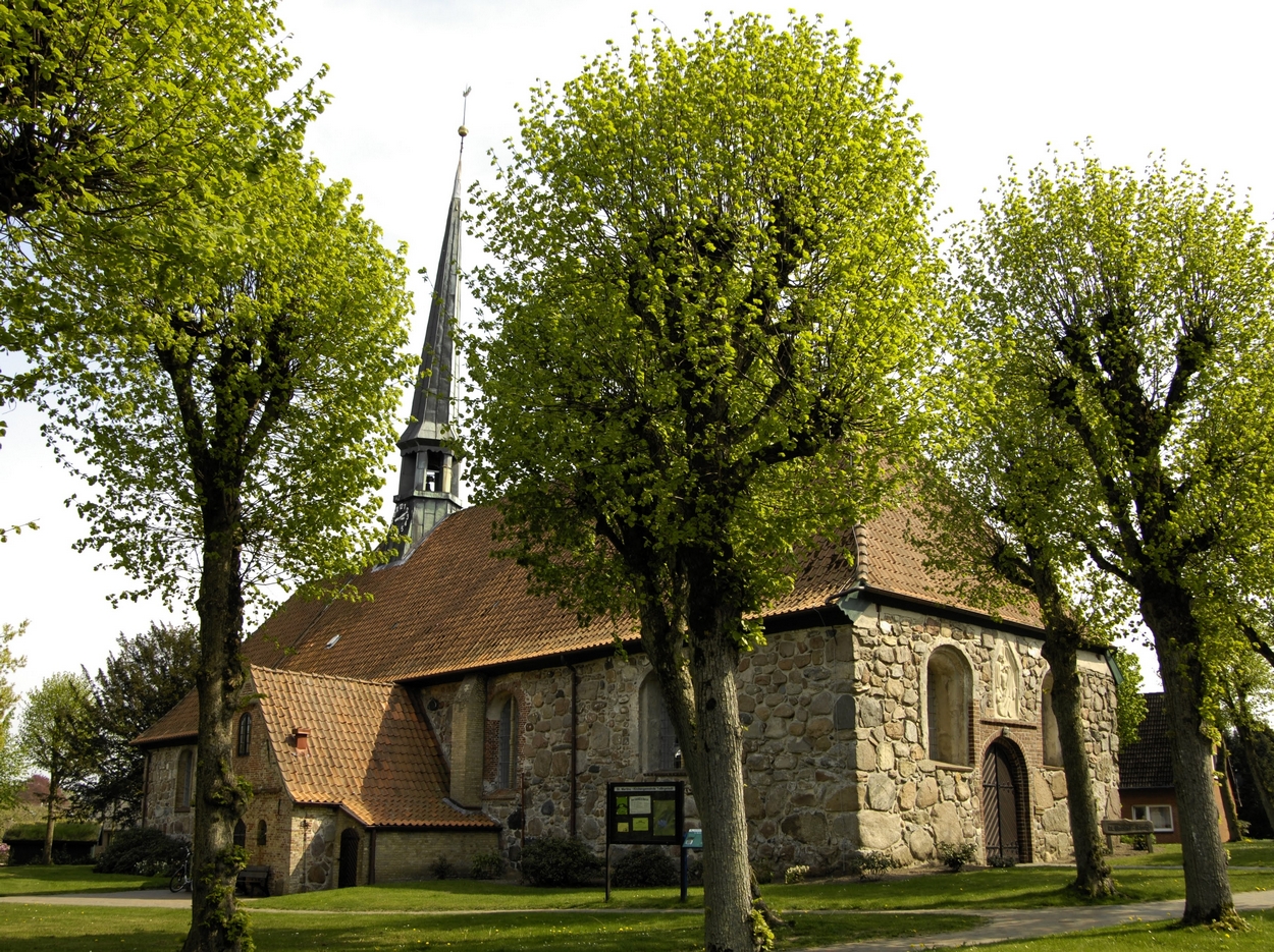 Tellingstedt, Kirche